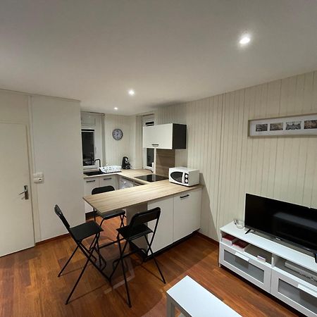 Charmant Studio En Plein Coeur De Шамбери Экстерьер фото